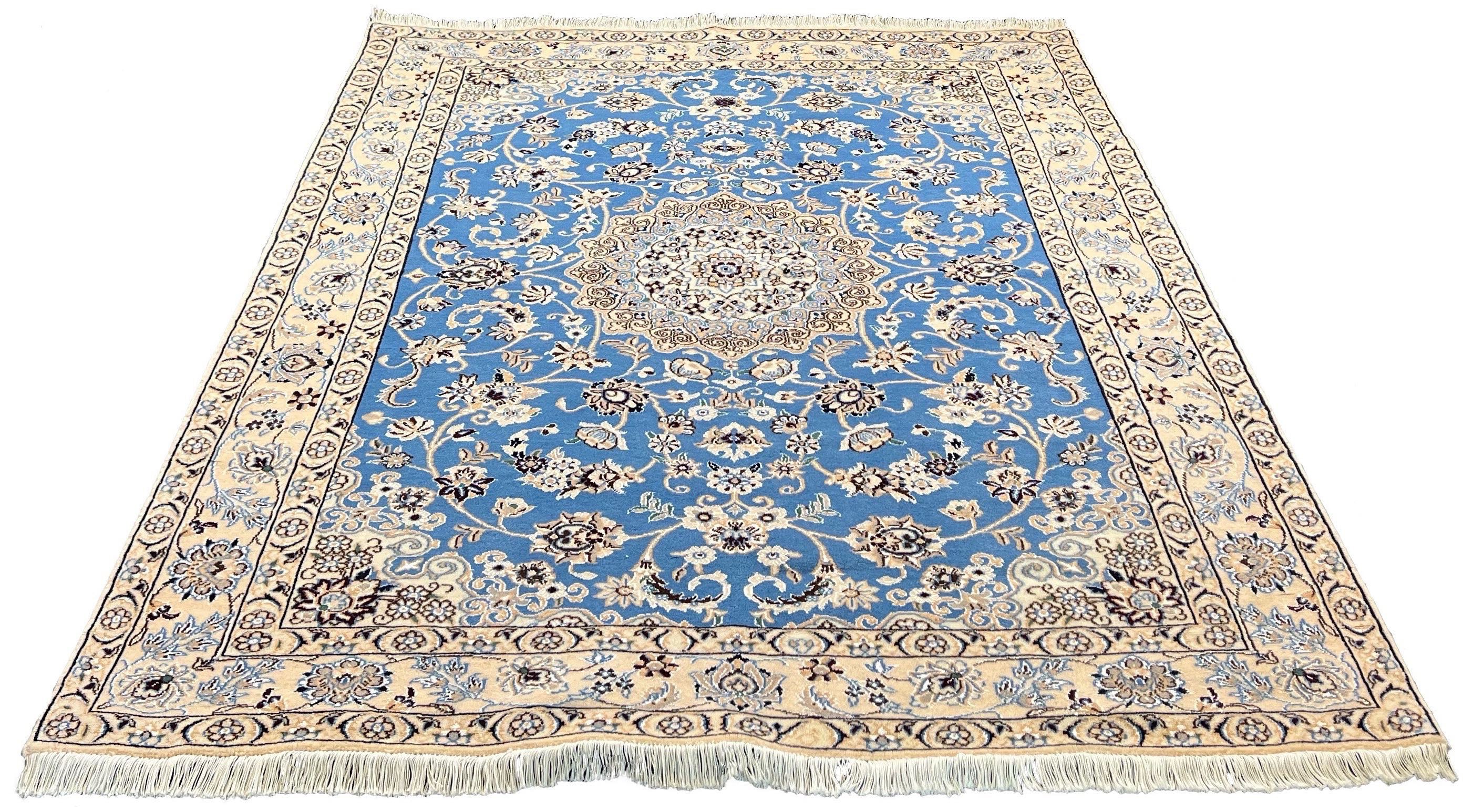 Hand-knotted Blue Nain 9-La rug in wool with silk highlights on a cotton base featuring a cream medallion on a brilliant blue field - #6389.