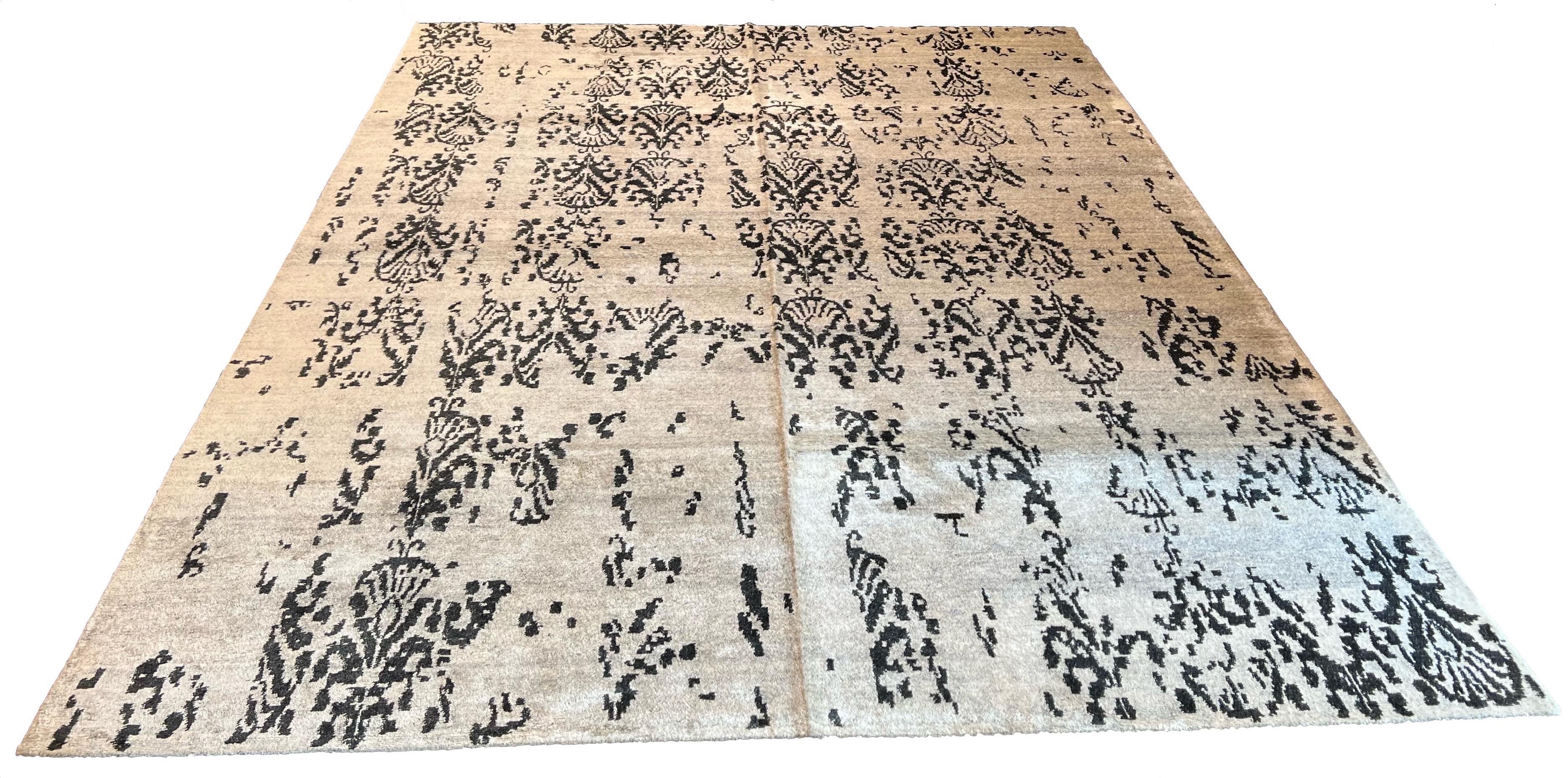 Lustrous handmade modern silver rug in 100% bamboo silk with a fluid metallic sheen #6822.