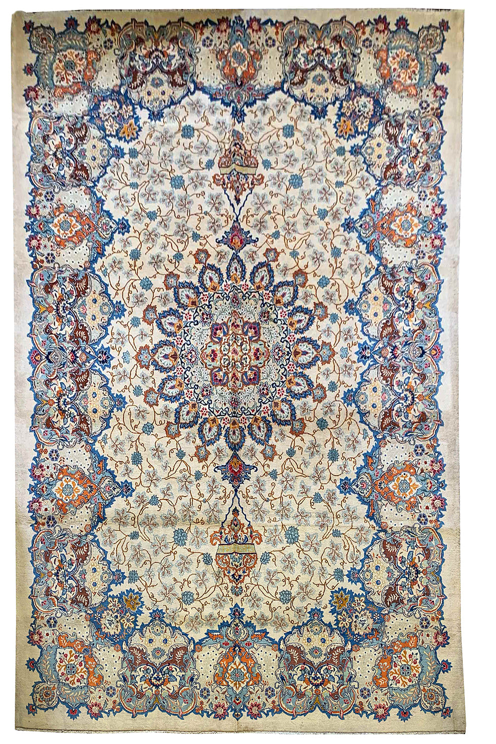 Hand-knotted Kashan rug in 100% wool on a cotton base featuring a blue and orange central medallion on a cream field - #7018.