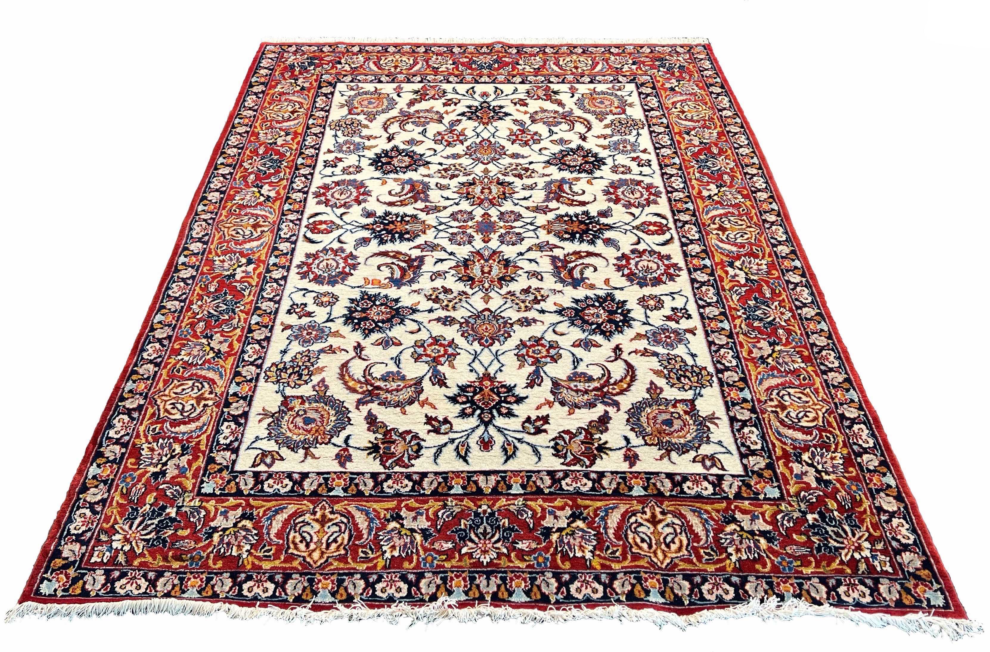 Vintage hand-knotted Isfahan rug in 100% wool on a cotton base featuring an all-over floral pattern on an ivory field - #7233.